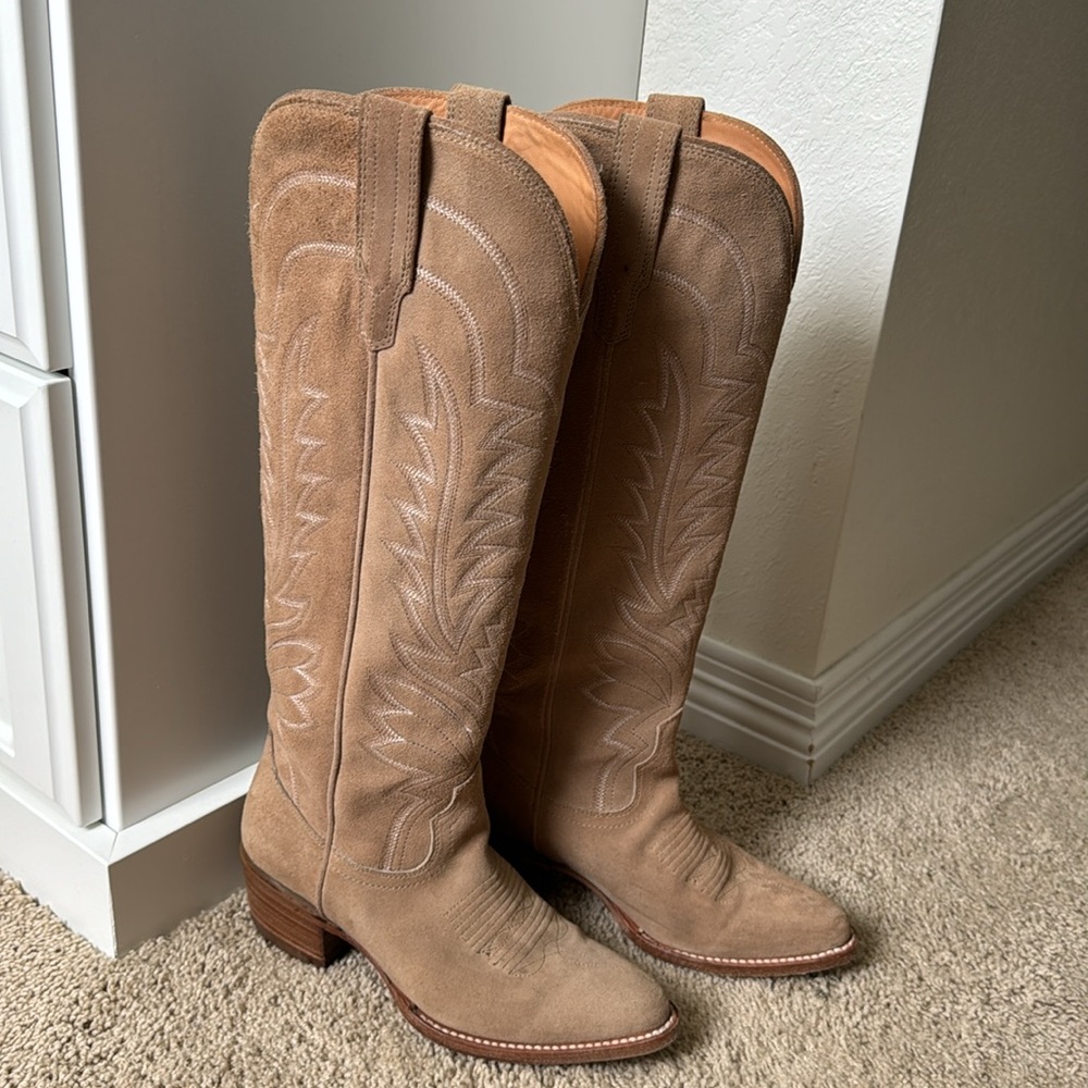Tecovas The Abby in Suede